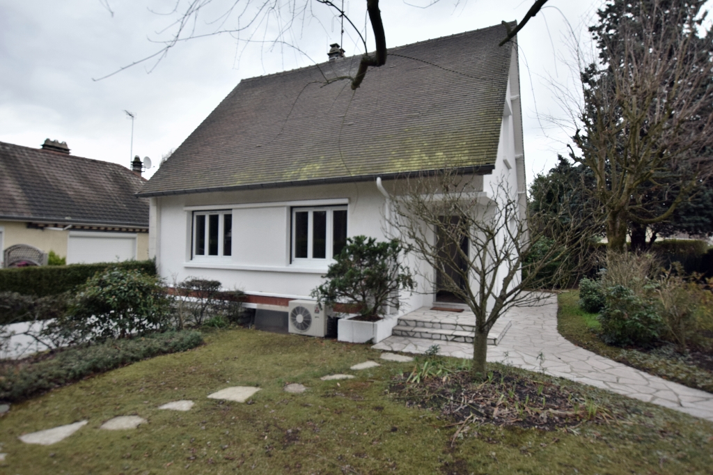 A vendre Maison à
LE GRAND QUEVILLY
(76120) A vendre Maison à
LE GRAND QUEVILLY
(76120)