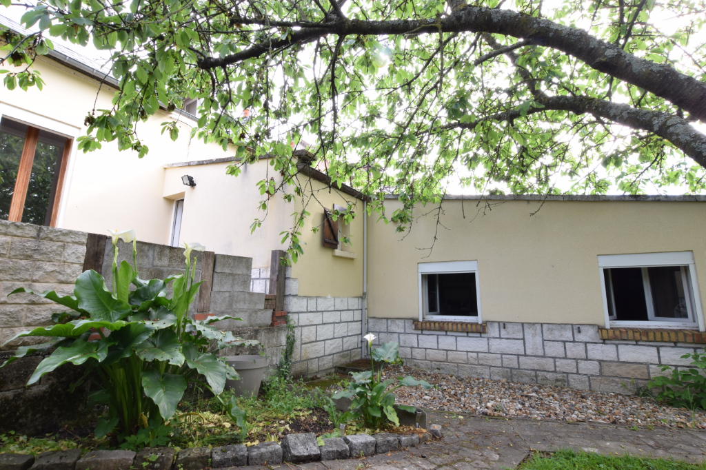A vendre Maison à
SAINT AUBIN LES ELBEUF
(76410) A vendre Maison à
SAINT AUBIN LES ELBEUF
(76410)