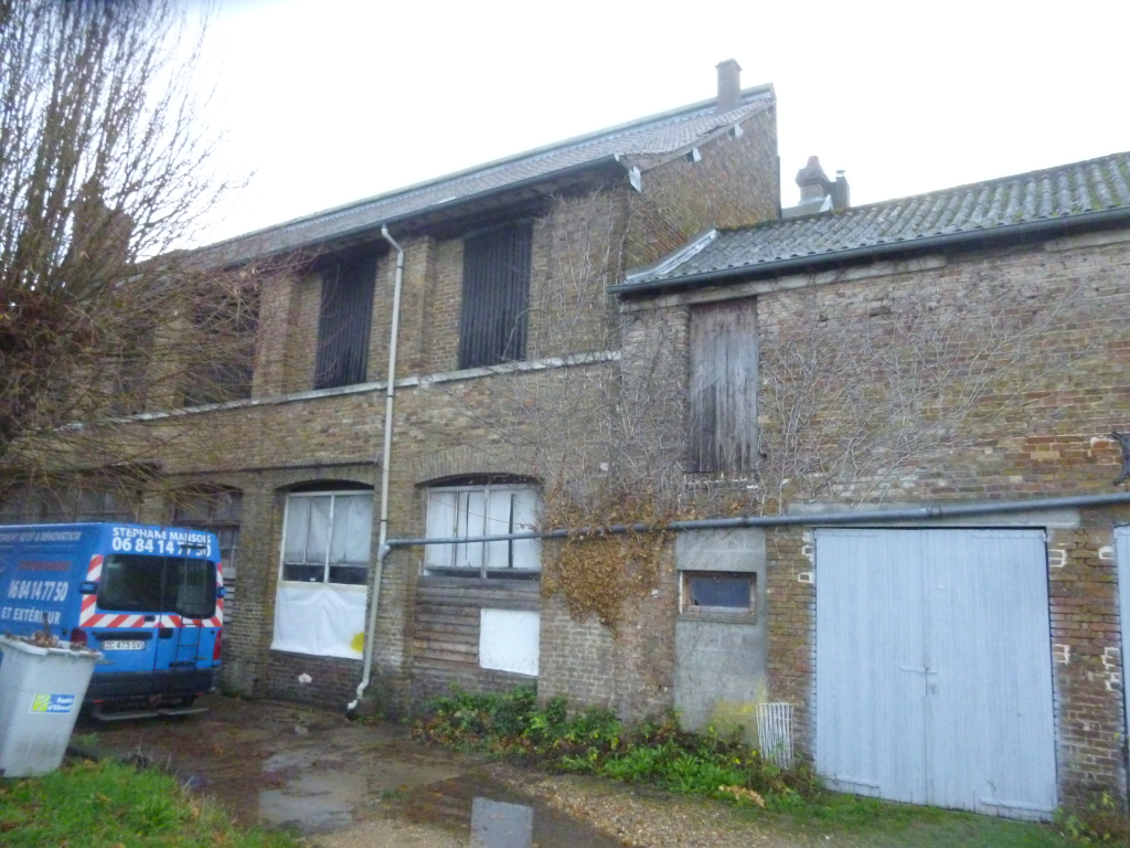 A vendre Immeuble à
CAUDEBEC LES ELBEUF
(76320) A vendre Immeuble à
CAUDEBEC LES ELBEUF
(76320)
