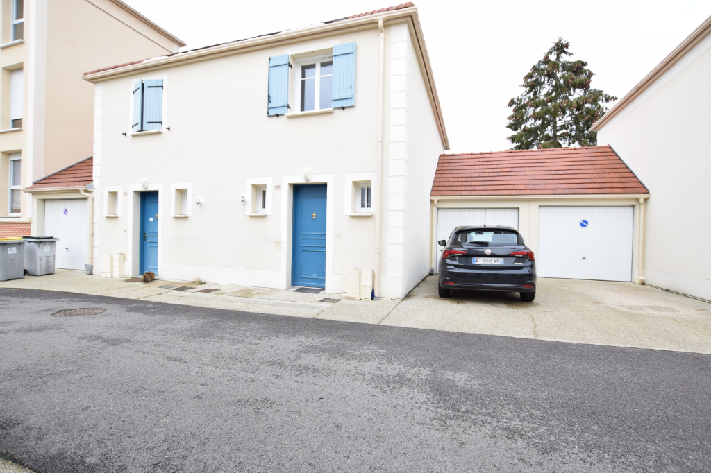 A vendre Maison à
SAINT PIERRE LES ELBEUF
(76320) A vendre Maison à
SAINT PIERRE LES ELBEUF
(76320)