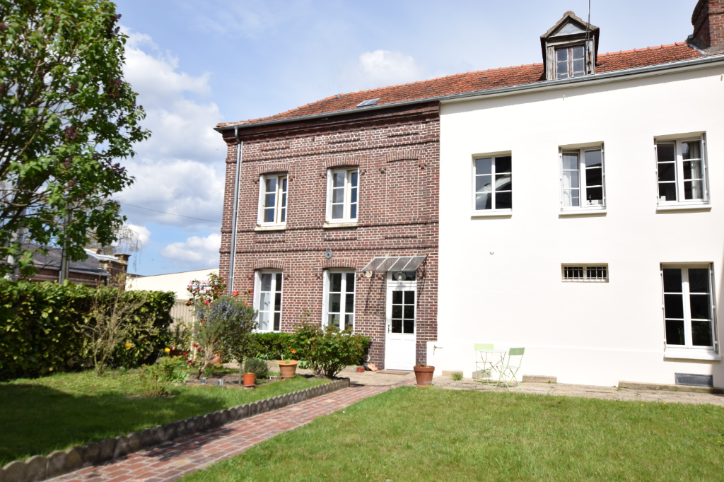 A vendre Maison à
CAUDEBEC LES ELBEUF
(76320) A vendre Maison à
CAUDEBEC LES ELBEUF
(76320)