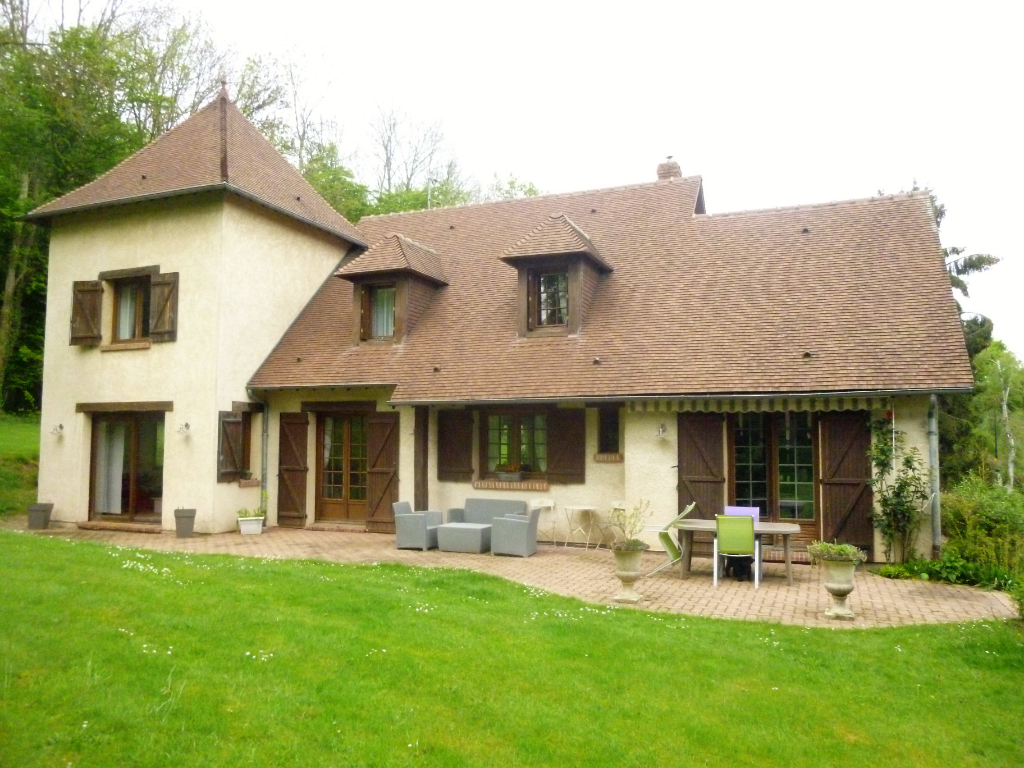 A vendre Maison à
LE BEC THOMAS
(27370) A vendre Maison à
LE BEC THOMAS
(27370)