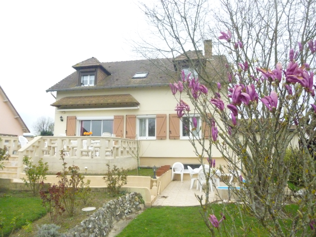 A vendre Maison à
LE THUIT DE L OISON
(27370) A vendre Maison à
LE THUIT DE L OISON
(27370)