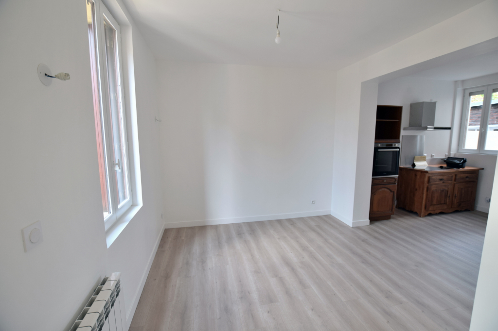 A vendre Maison à
LE PETIT QUEVILLY
(76140) A vendre Maison à
LE PETIT QUEVILLY
(76140)