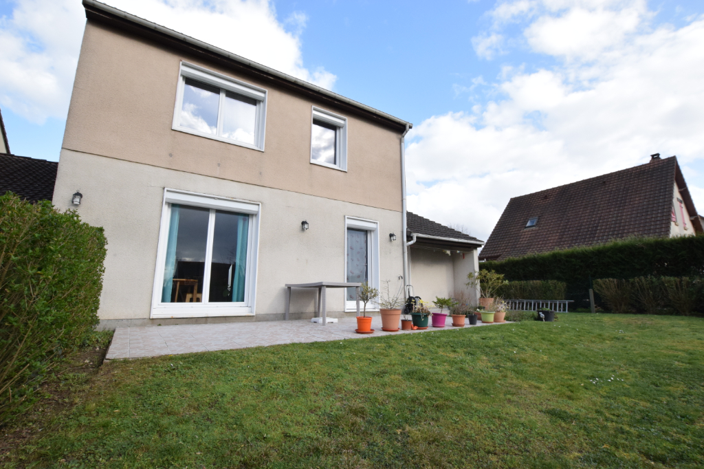 A vendre Maison à
SAINT AUBIN LES ELBEUF
(76410) A vendre Maison à
SAINT AUBIN LES ELBEUF
(76410)