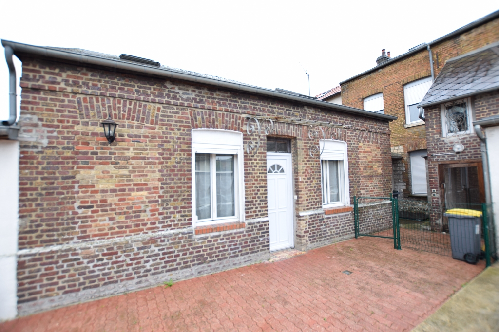 A vendre Immeuble à
CAUDEBEC LES ELBEUF
(76320) A vendre Immeuble à
CAUDEBEC LES ELBEUF
(76320)