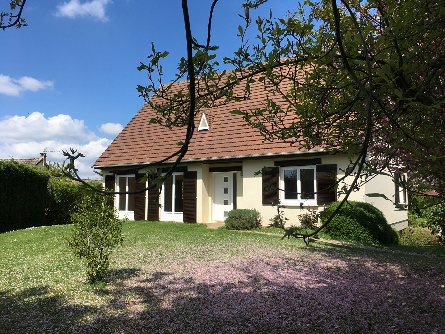 A vendre Maison à
BOURG ACHARD
(27310) A vendre Maison à
BOURG ACHARD
(27310)