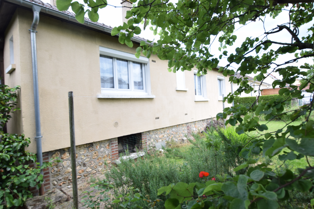 A vendre Maison à
SAINT PIERRE LES ELBEUF
(76320) A vendre Maison à
SAINT PIERRE LES ELBEUF
(76320)