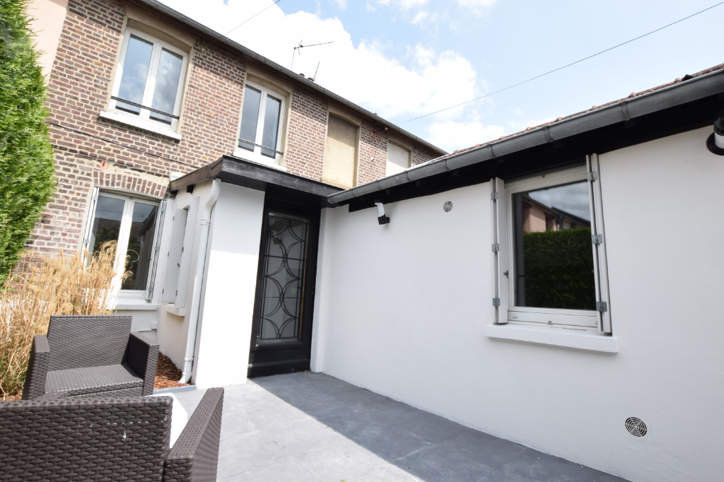 A vendre Maison à
OISSEL
(76350) A vendre Maison à
OISSEL
(76350)
