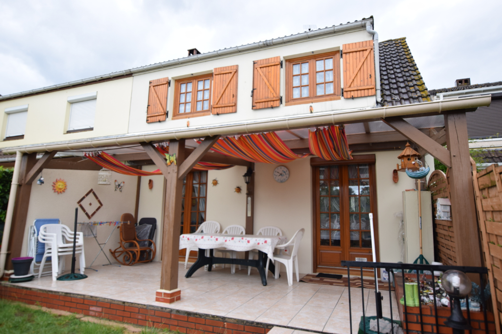 A vendre Maison à
SAINT PIERRE LES ELBEUF
(76320) A vendre Maison à
SAINT PIERRE LES ELBEUF
(76320)