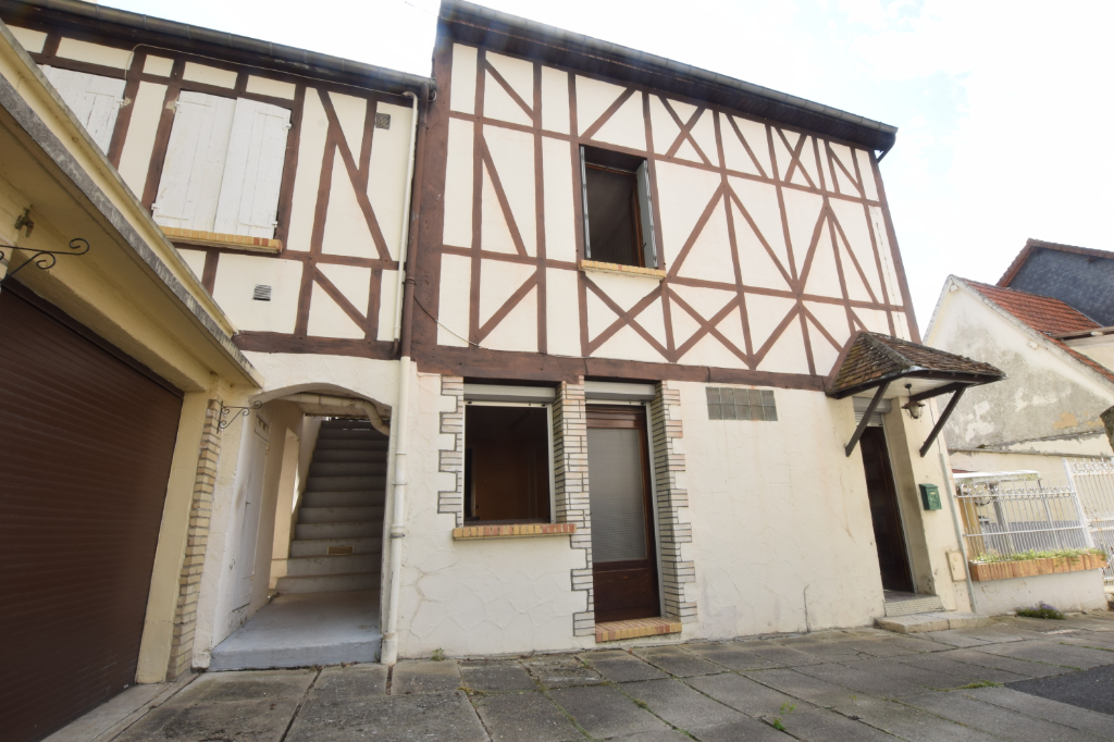 A vendre Maison à
SAINT AUBIN LES ELBEUF
(76410) A vendre Maison à
SAINT AUBIN LES ELBEUF
(76410)
