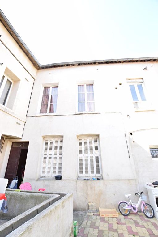 A vendre Maison à
ELBEUF
(76500) A vendre Maison à
ELBEUF
(76500)