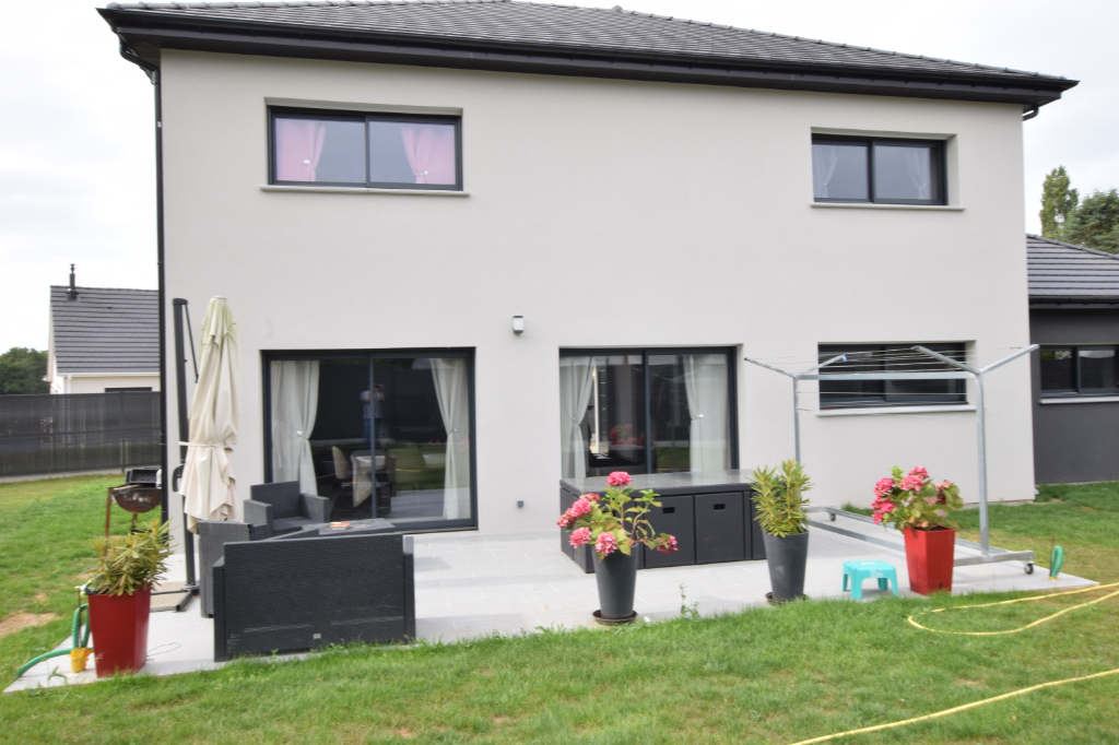 A vendre Maison à
LE THUIT ANGER
(27370) A vendre Maison à
LE THUIT ANGER
(27370)