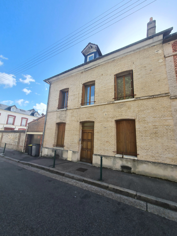 A vendre Immeuble à
CAUDEBEC LES ELBEUF
(76320) A vendre Immeuble à
CAUDEBEC LES ELBEUF
(76320)