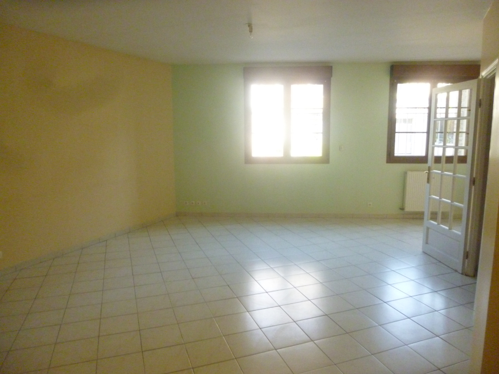 A vendre Appartement à
ELBEUF
(76500) A vendre Appartement à
ELBEUF
(76500)