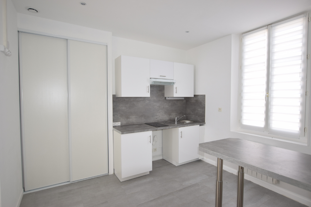 A vendre Appartement à
CAUDEBEC LES LEBEUF
(76320) A vendre Appartement à
CAUDEBEC LES LEBEUF
(76320)