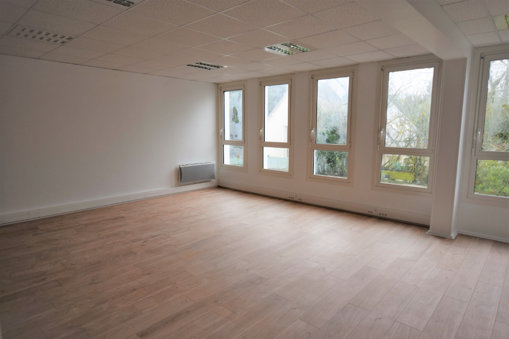 A vendre Local Professionnel à
BOIS GUILLAUME
(76230) A vendre Local Professionnel à
BOIS GUILLAUME
(76230)