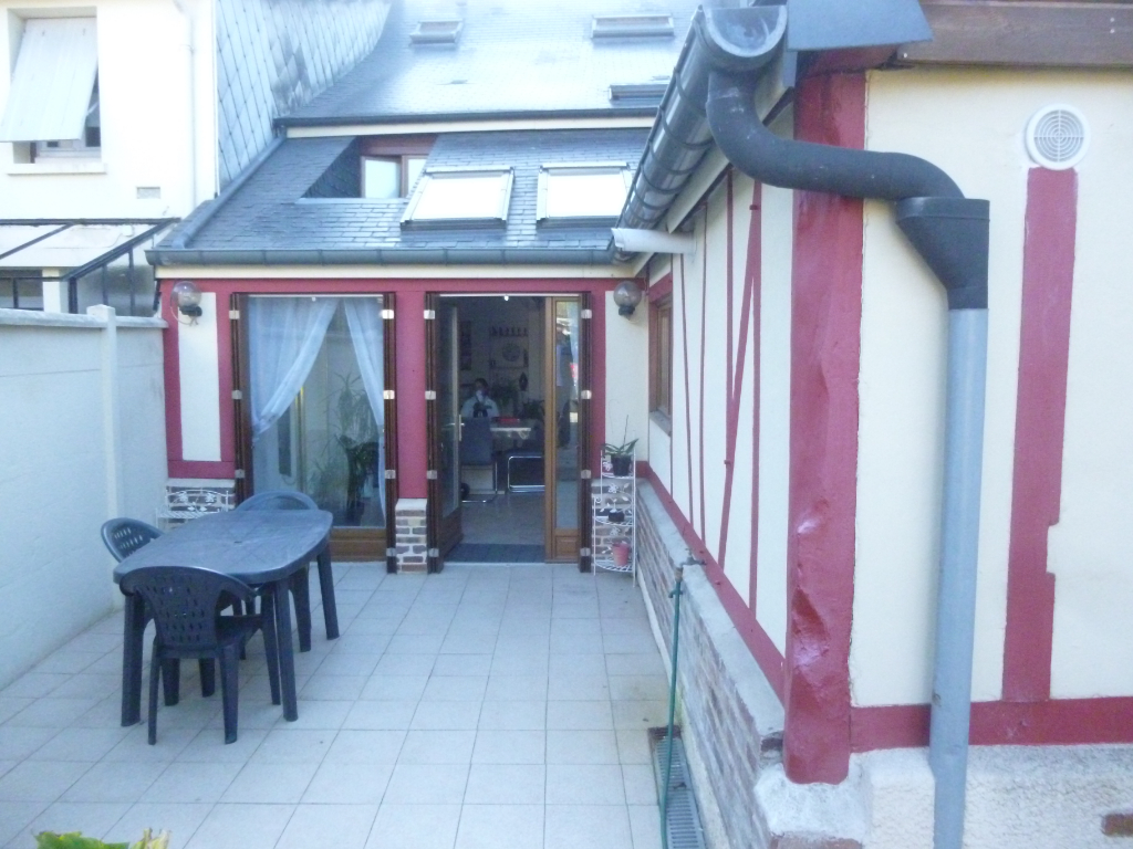 A vendre Maison à
GRAND BOURGTHEROULDE
(27520) A vendre Maison à
GRAND BOURGTHEROULDE
(27520)