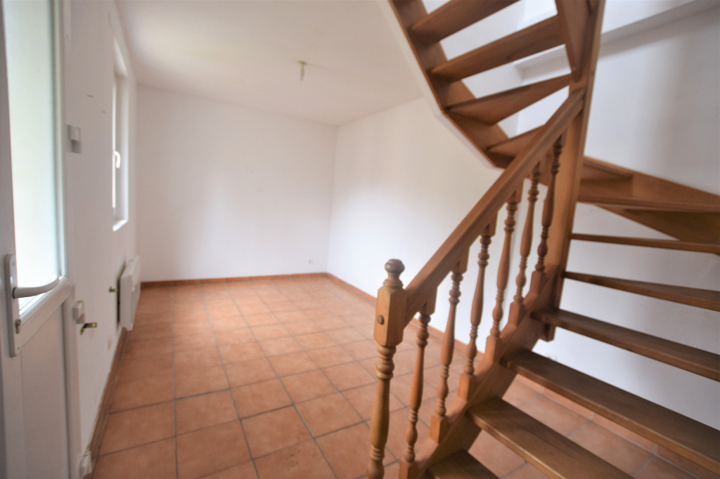 A vendre Maison à
CAUDEBEC LES ELBEUF
(76320) A vendre Maison à
CAUDEBEC LES ELBEUF
(76320)