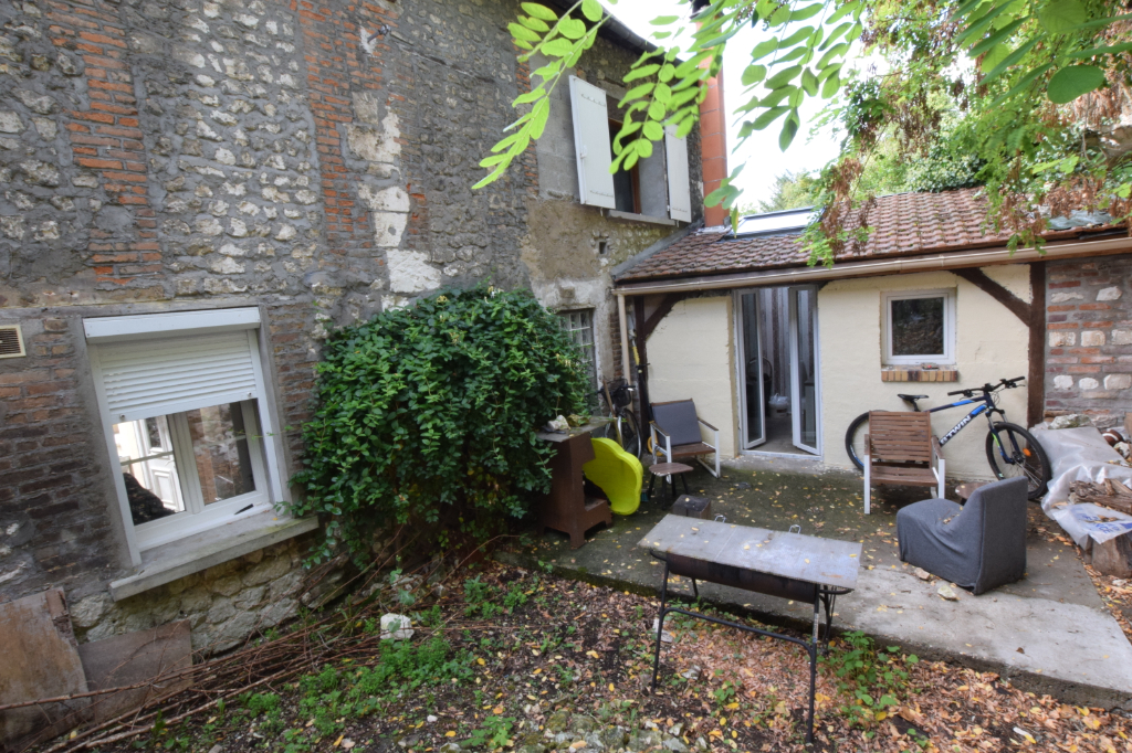 A vendre Maison à
SAINT AUBIN LES ELBEUF
(76410) A vendre Maison à
SAINT AUBIN LES ELBEUF
(76410)