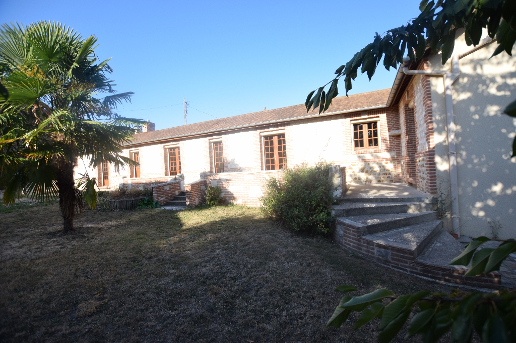 A vendre Maison à
CAUDEBEC LES ELBEUF
(76320) A vendre Maison à
CAUDEBEC LES ELBEUF
(76320)