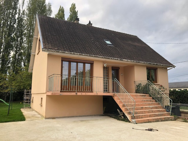 A vendre Maison à
LE THUIT SIGNOL
(27370) A vendre Maison à
LE THUIT SIGNOL
(27370)