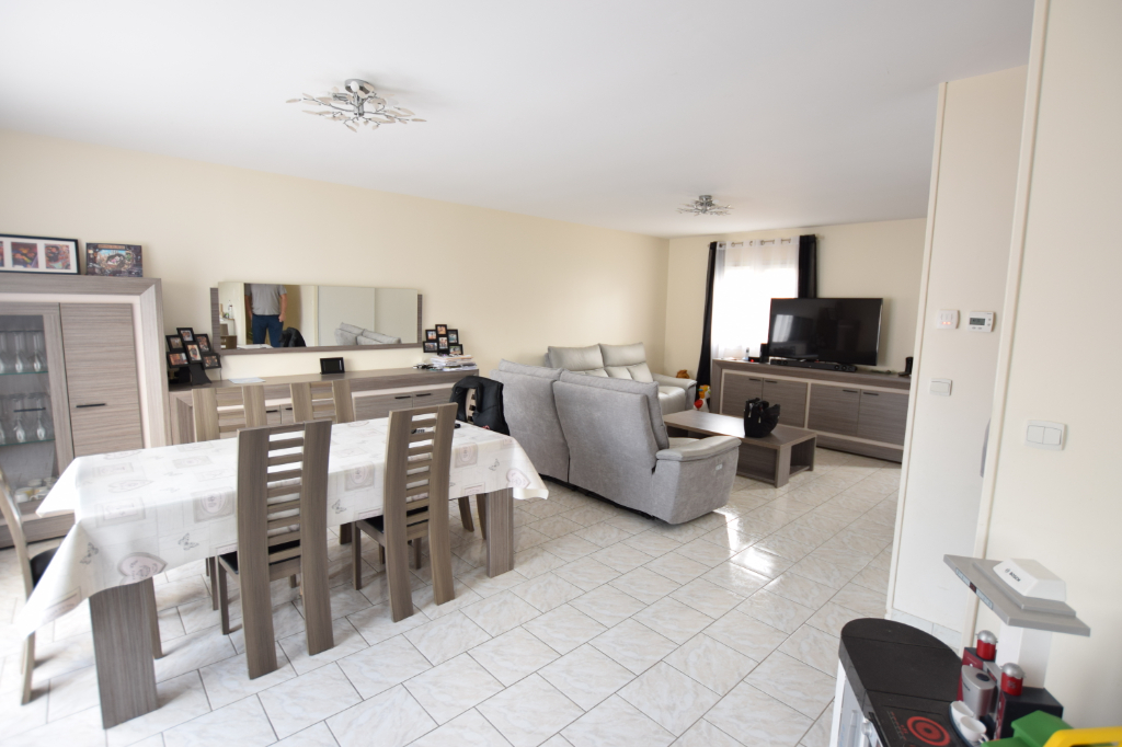 A vendre Maison à
CAUDEBEC LES ELBEUF
(76320) A vendre Maison à
CAUDEBEC LES ELBEUF
(76320)