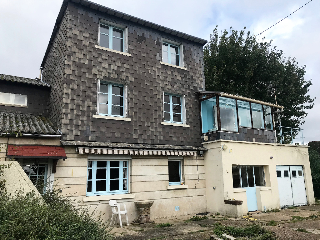 A vendre Maison à
LE MESNIL ESNARD
(76240) A vendre Maison à
LE MESNIL ESNARD
(76240)