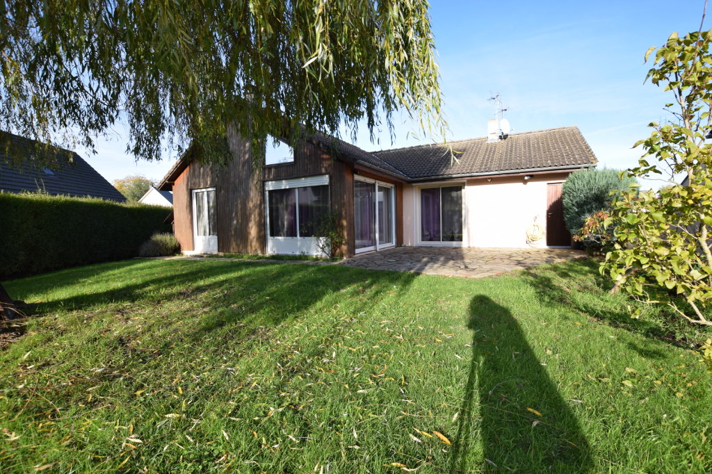 A vendre Maison à
CAUDEBEC LES ELBEUF
(76320) A vendre Maison à
CAUDEBEC LES ELBEUF
(76320)