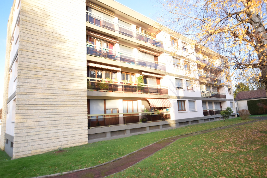 A vendre Appartement à
LOUVIERS
(27400) A vendre Appartement à
LOUVIERS
(27400)
