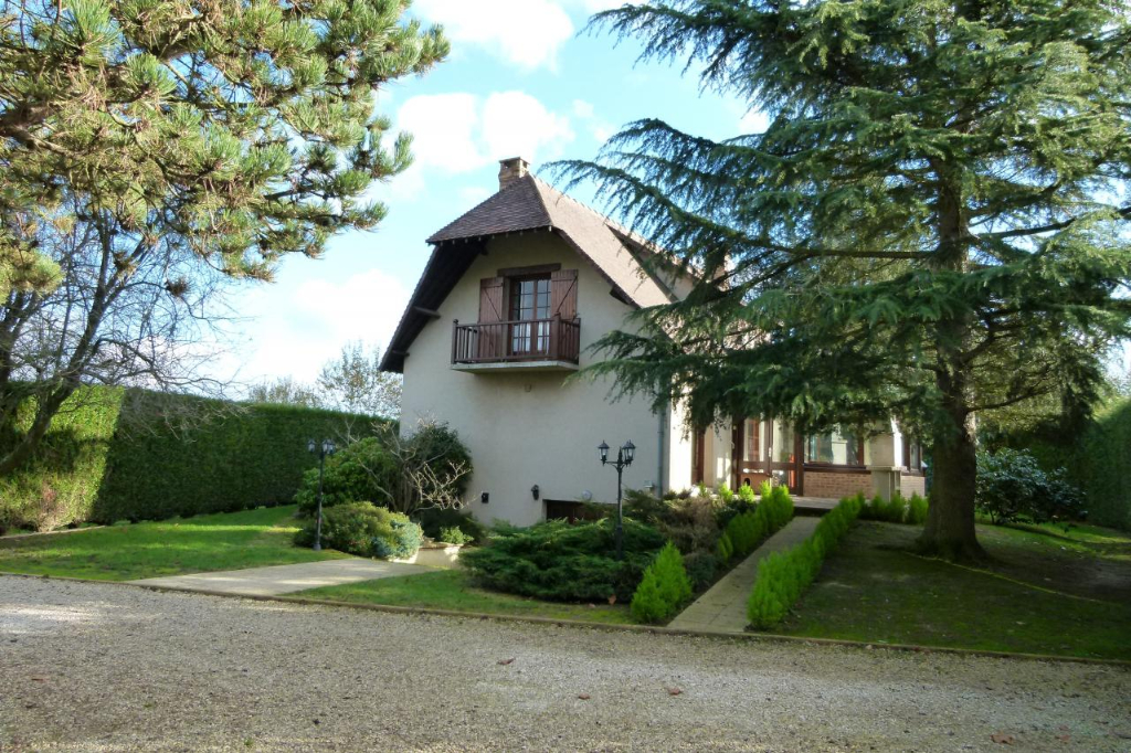A vendre Maison à
SAINT DENIS DES MONTS
(27520) A vendre Maison à
SAINT DENIS DES MONTS
(27520)