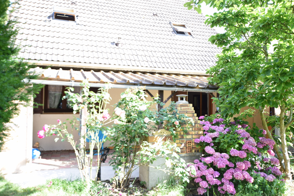 A vendre Maison à
SAINT PIERRE DES FLEURS
(27370) A vendre Maison à
SAINT PIERRE DES FLEURS
(27370)
