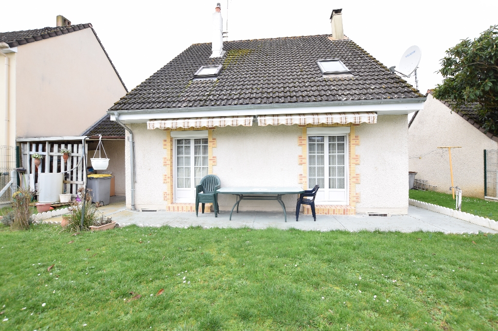 A vendre Maison à
SAINT PIERRE LES ELBEUF
(76320) A vendre Maison à
SAINT PIERRE LES ELBEUF
(76320)