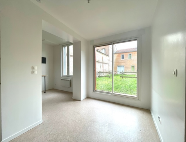 A LOUER APPARTEMENT DE TYPE T2 RDC AVEC JARDIN- ELBEUF à ...