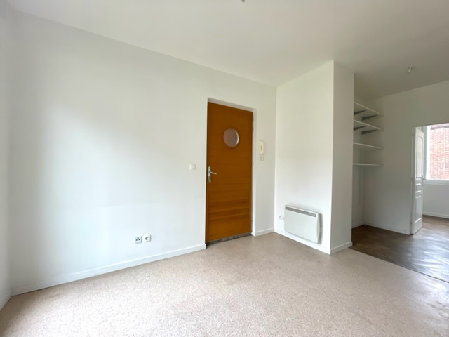 A LOUER APPARTEMENT DE TYPE T2 RDC AVEC JARDIN- ELBEUF à ...