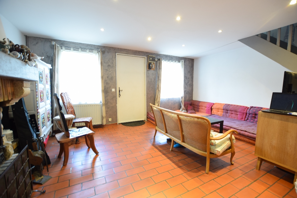 A vendre Maison à
CAUDEBEC LES ELBEUF
(76320) A vendre Maison à
CAUDEBEC LES ELBEUF
(76320)