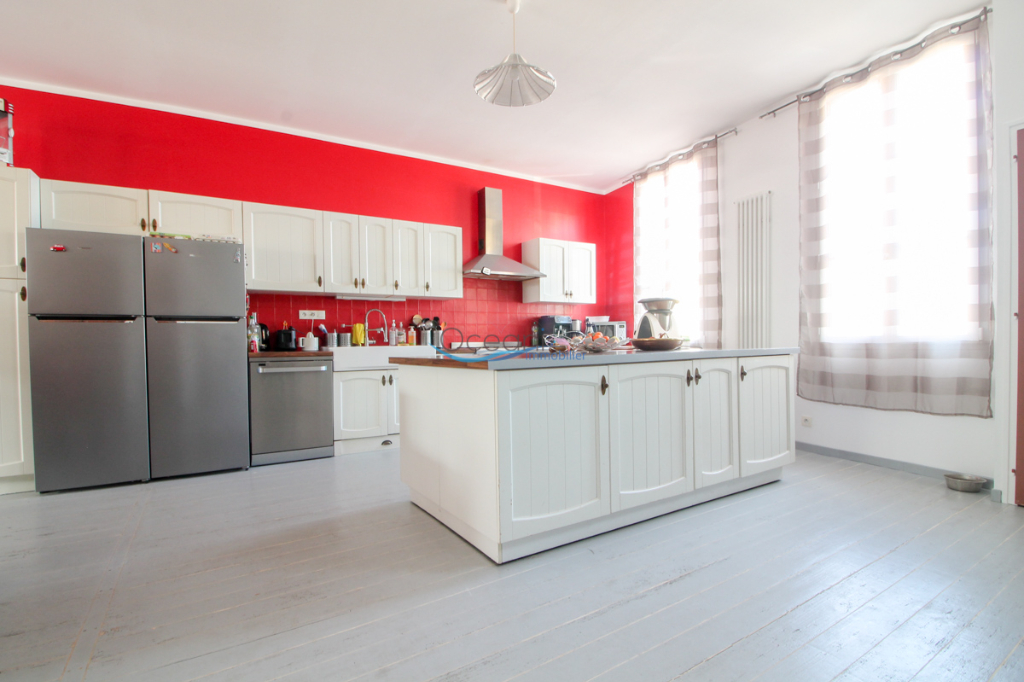 Photo Maison ancienne 6 chambres, jardin, garage, au pied du centre ! image 2/6