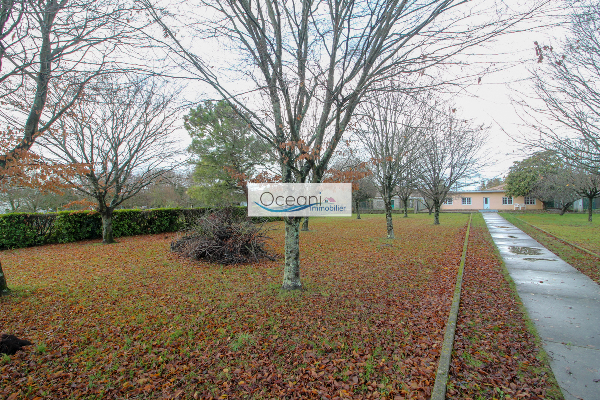 Photo Terrain constructible 800 m² centre-bourg de SAINT LAURENT DE LA PREE image 3/3