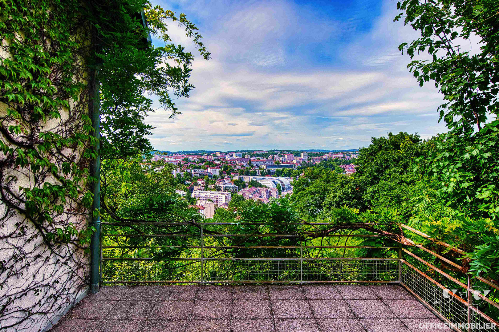 BESANCON - CHAUDANNE - MAISON FAMILIALE AVEC VUE IMPRENABLE - A RENOVER