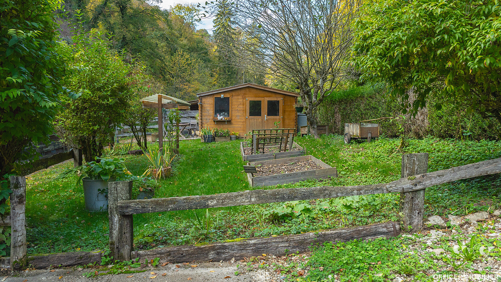 maison 250m² VORGES LES PINS - photo 6