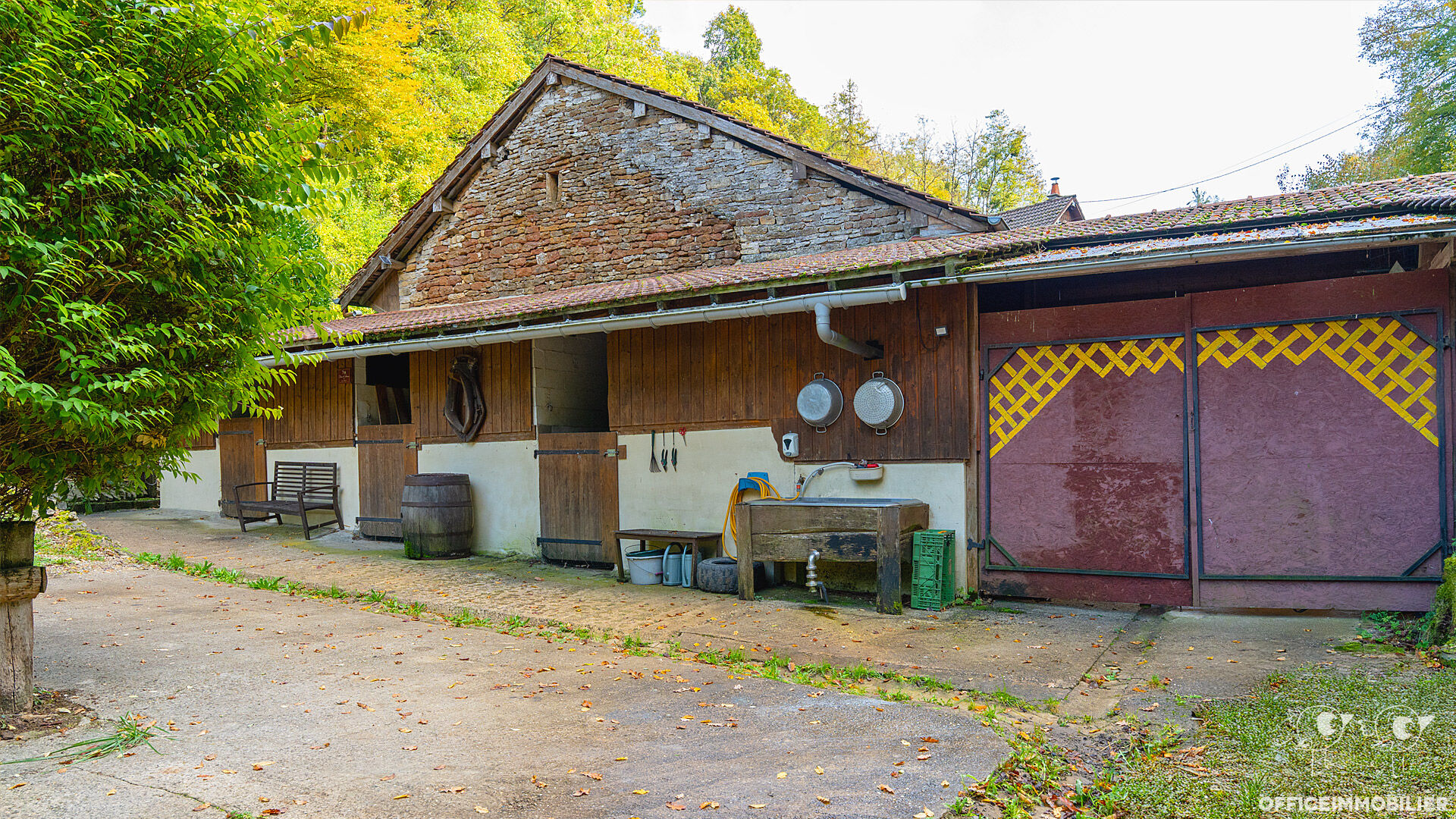 maison 250m² VORGES LES PINS - photo 7