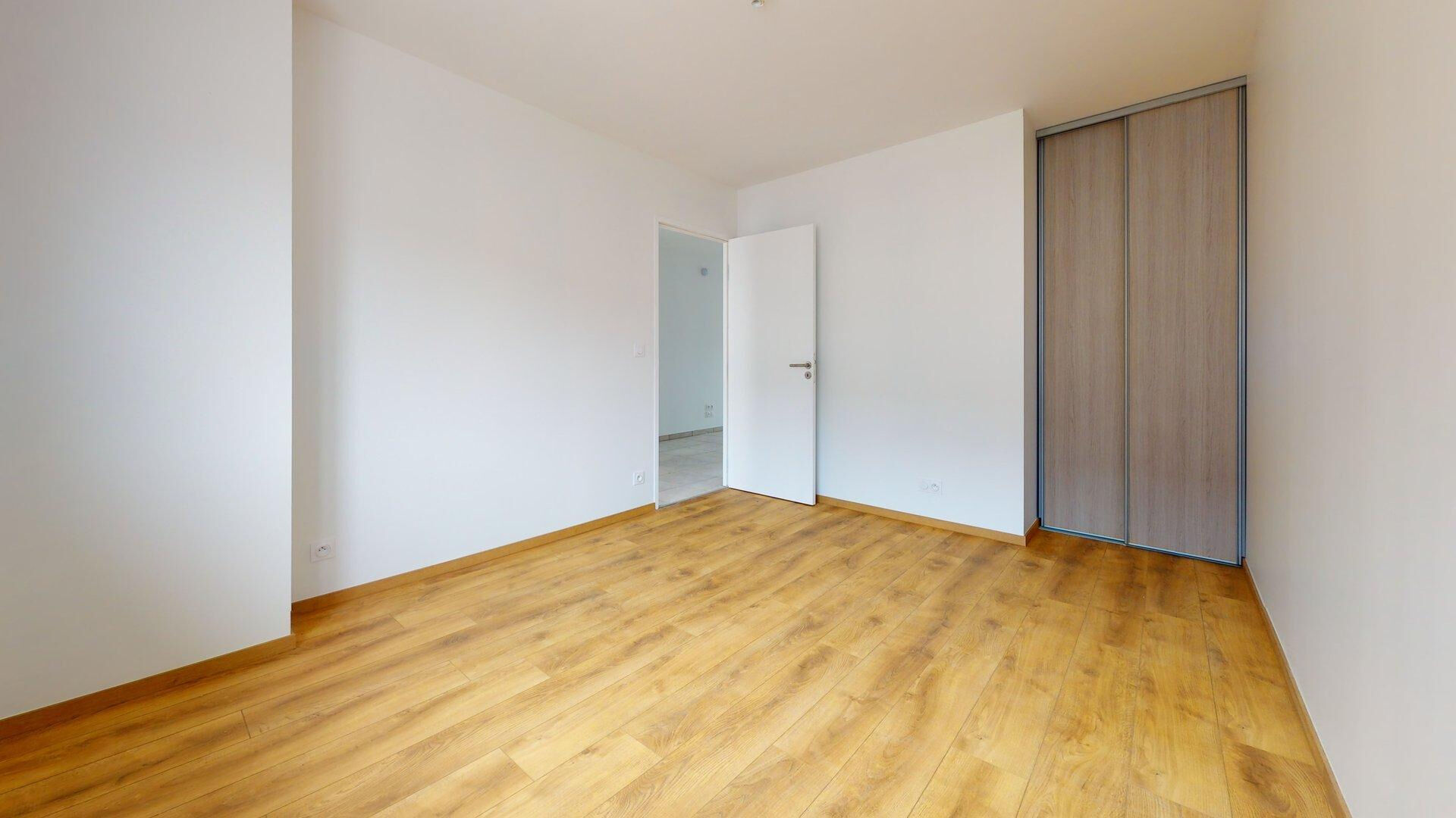 appartement 80m² ECOLE VALENTIN - photo 5