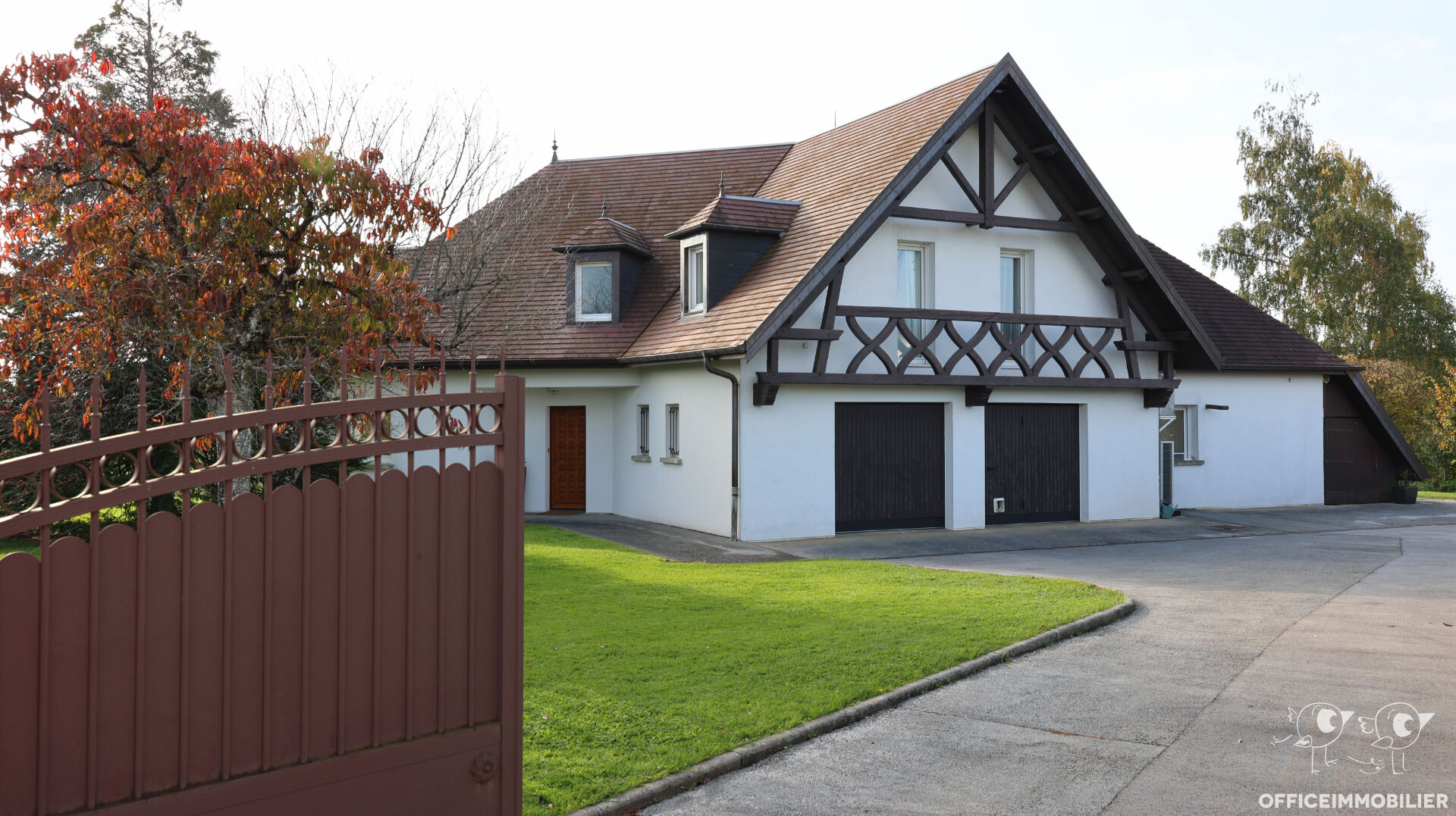 Photo EPEUGNEY - MAISON AUX FINITIONS SOIGNEES DE 240M² SUR 23 ARES image 3/6