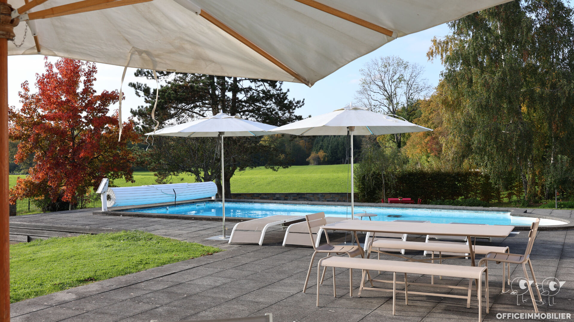 Photo EPEUGNEY - MAISON AUX FINITIONS SOIGNEES DE 240M² SUR 23 ARES image 4/6