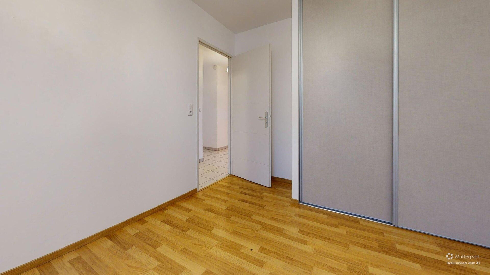 maison 97m² MONTFERRAND LE CHATEAU - photo 8