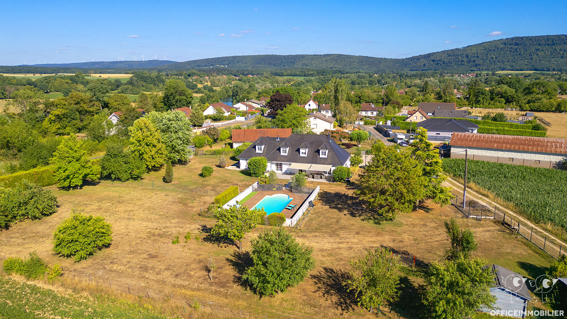 maison 201m² AULX LES CROMARY - photo 4