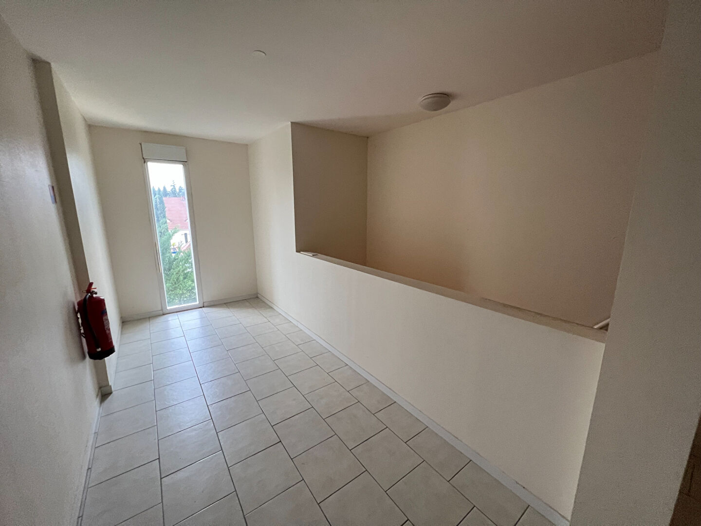 Photo Immeuble à 15 min d'Orléans 400 m2 image 4/5