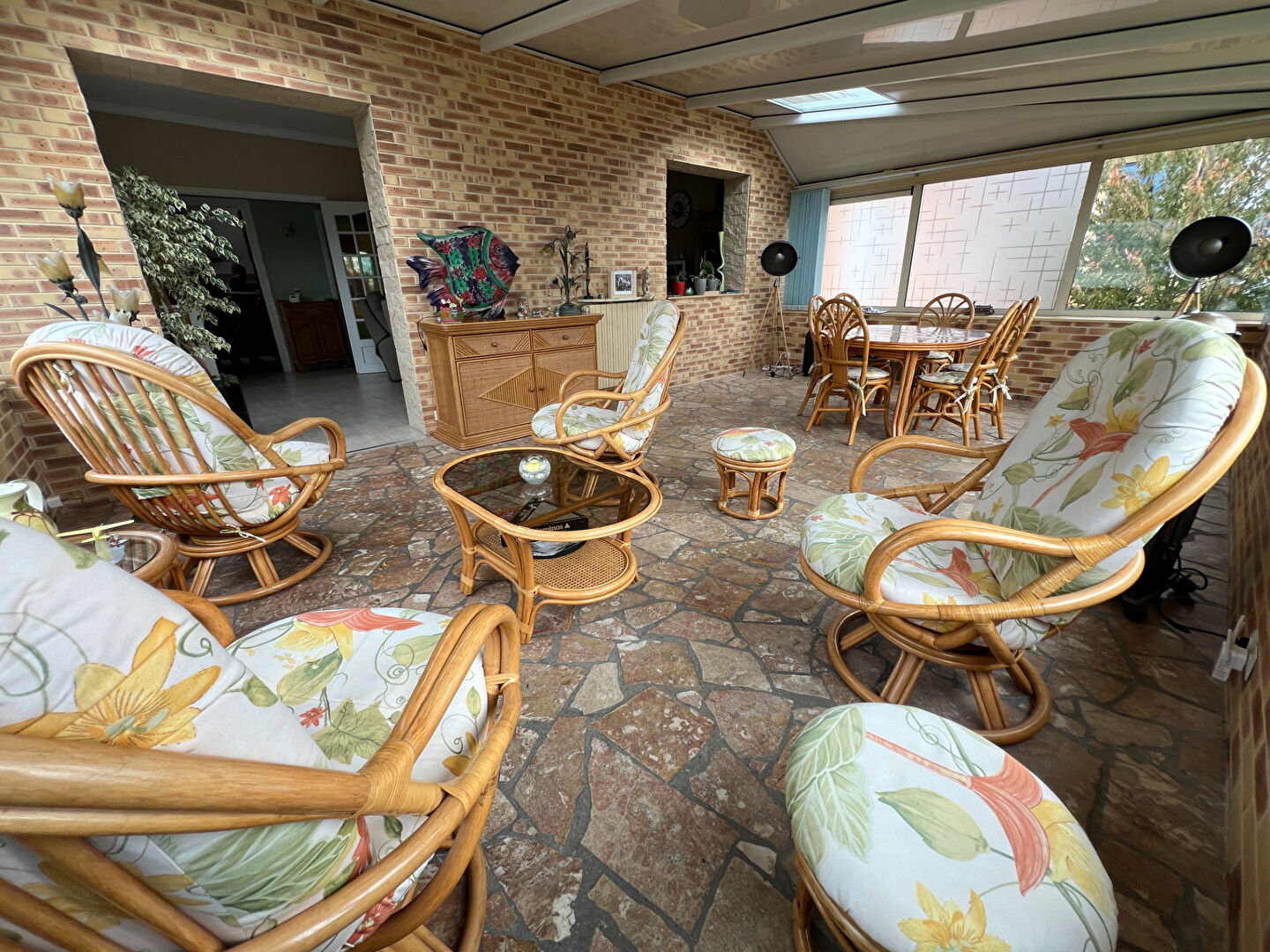 Agence immobilière de AGENCE DE L'ABBAYE / VISIT, NOUS