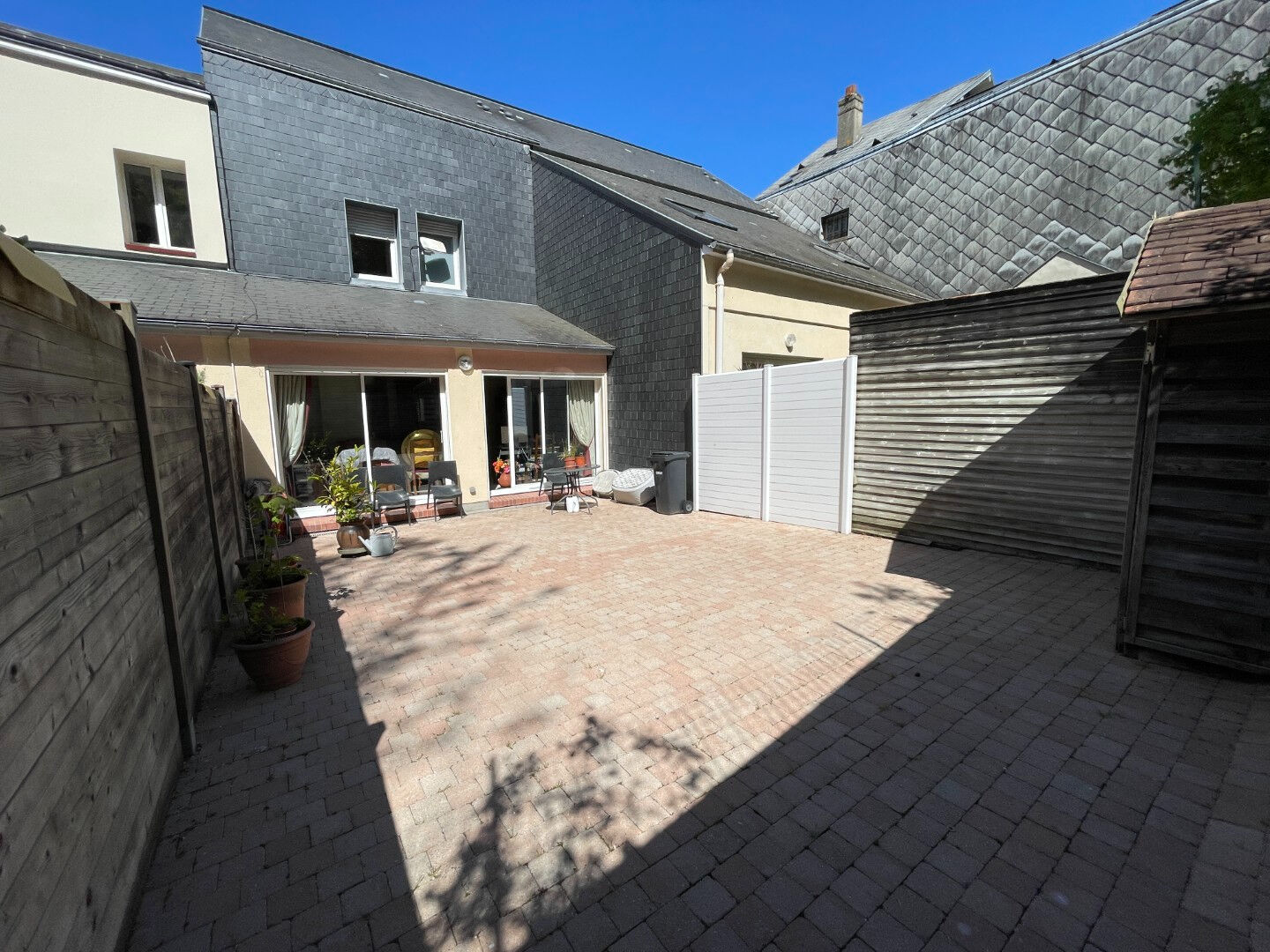 Agence immobilière de AGENCE DE L'ABBAYE / VISIT, NOUS