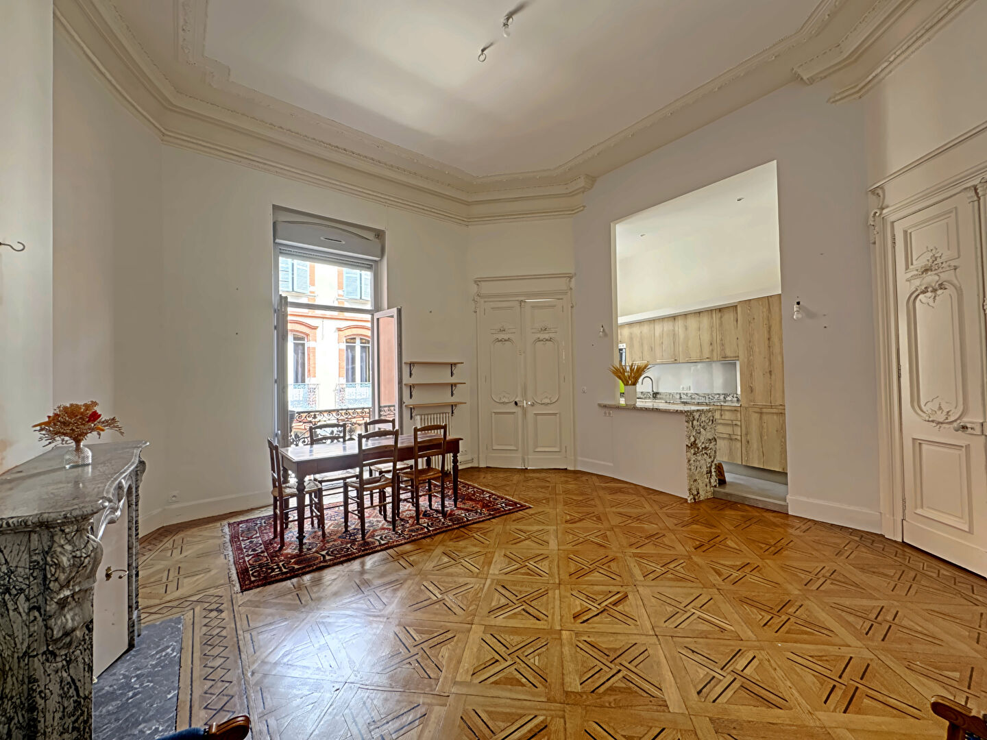 Photo TOULOUSE - Saint-Etienne TOULOUSE - Spacieux T3 de 125.30 m² avec balcon et ascenseur image 2/6